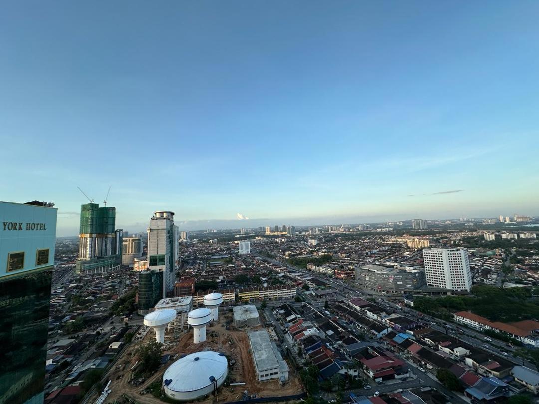 Twin Galaxy 2bedroom View Balcony Netflix Wifi Apartment