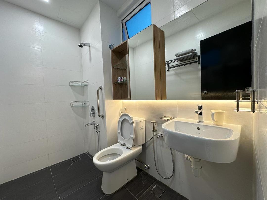 Twin Galaxy 2bedroom View Balcony Netflix Wifi Apartment Johor Bahru