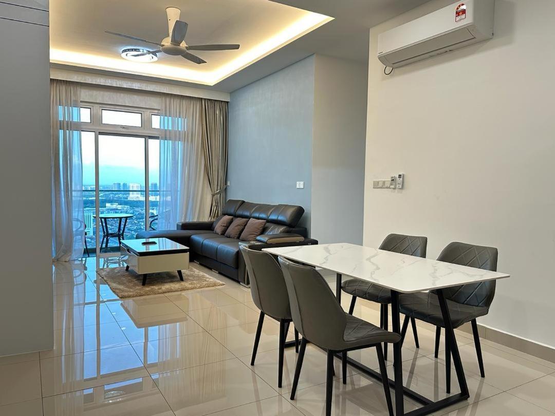 Twin Galaxy 2bedroom View Balcony Netflix Wifi * Johor Bahru