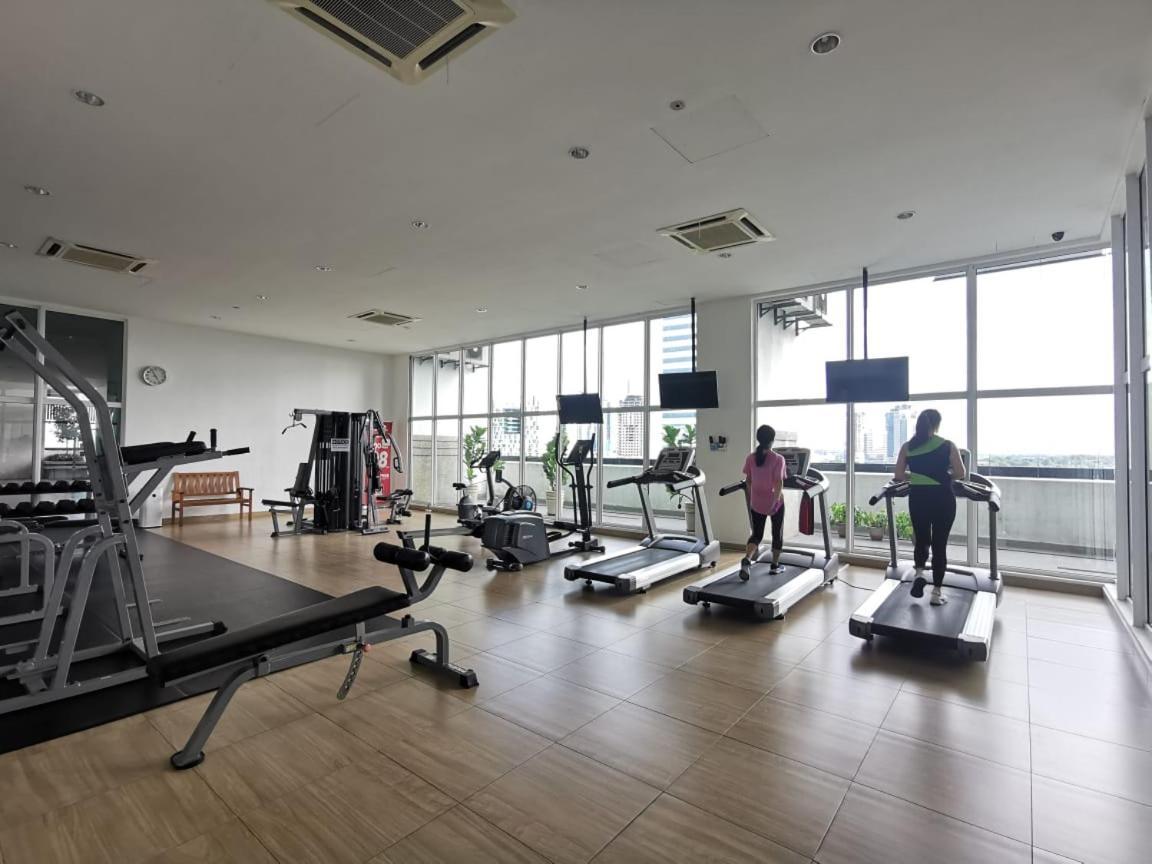 Twin Galaxy 2bedroom View Balcony Netflix Wifi Apartment